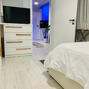 Cozy Corner Appartamento Tirana